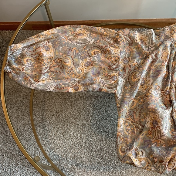 Dress Forum Los Angeles Long Sleeve Boho Top with front buttons - Picture 12 of 16